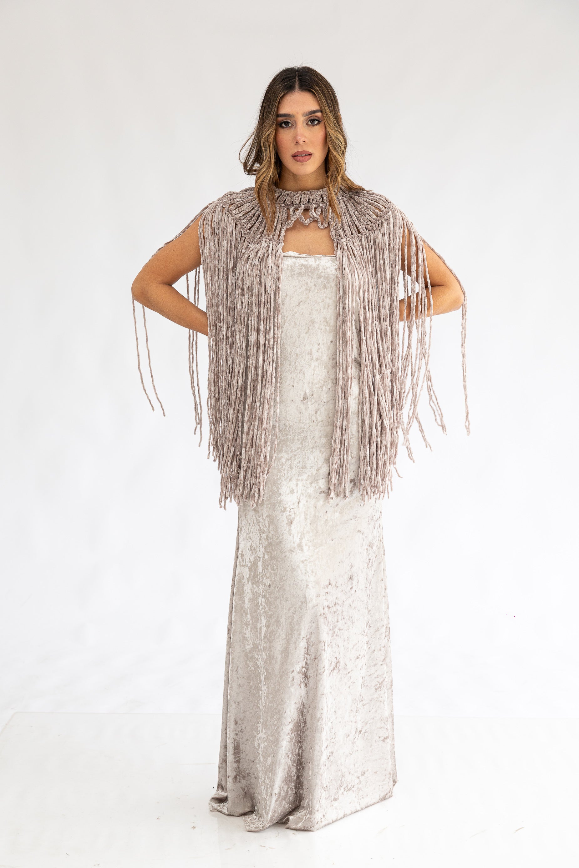 Vestido Straples Con Capita  Con Tiras Peludita Adele Negro