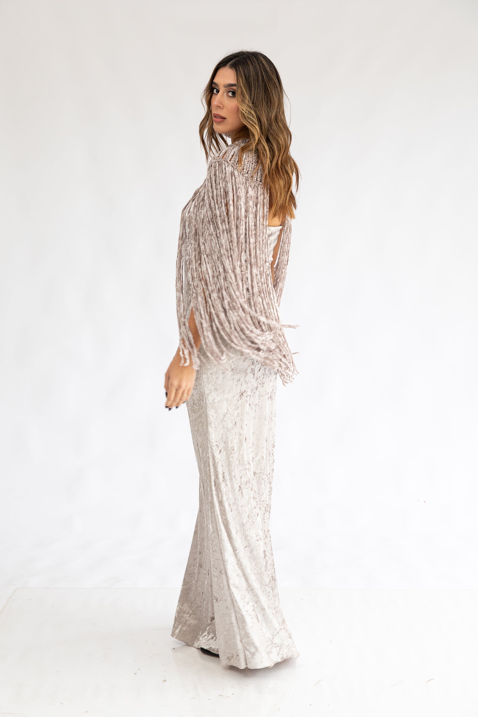 Vestido Straples Con Capita  Con Tiras Peludita Adele Negro