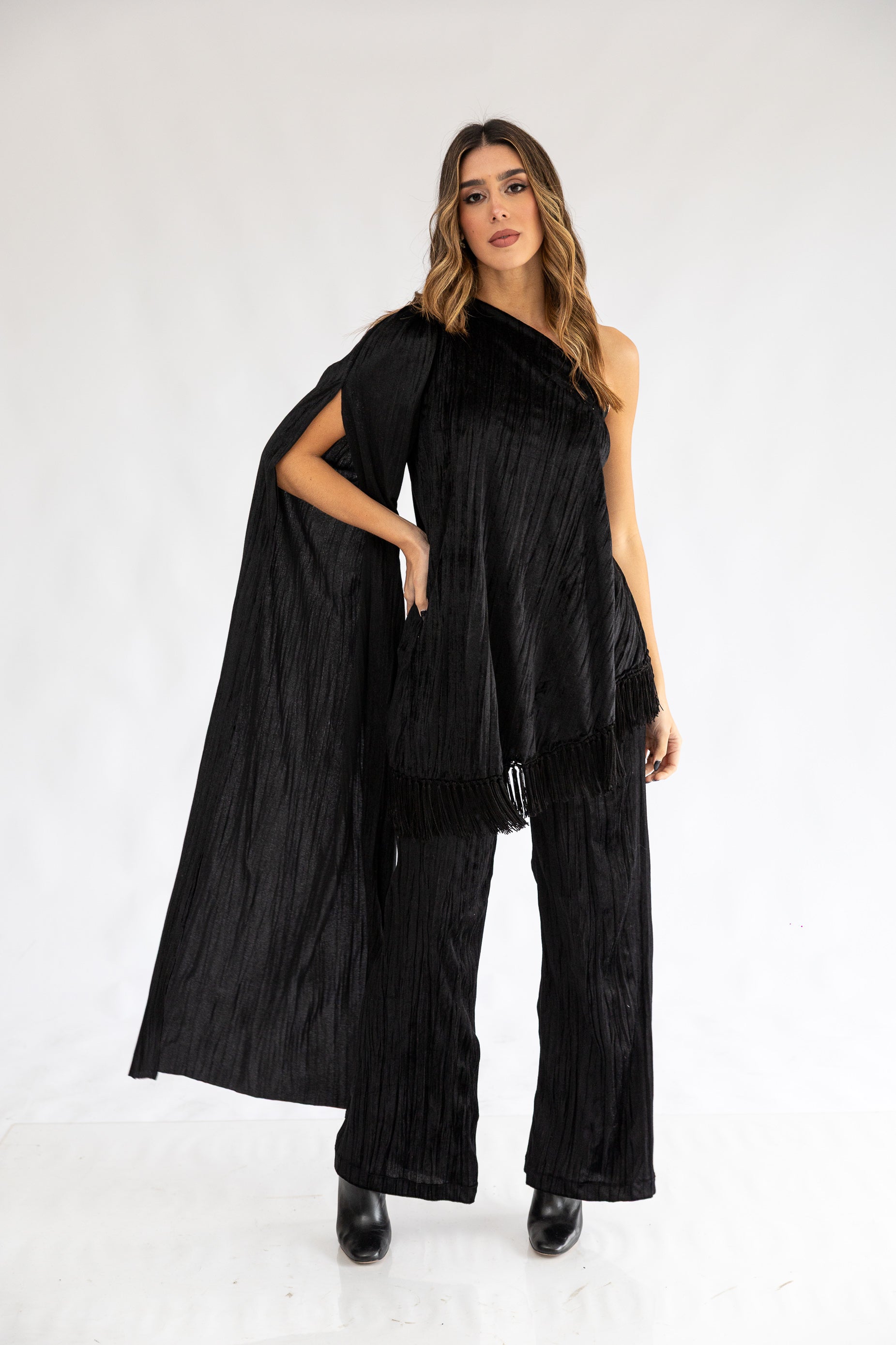 Conjunto Blusa Un Hombro Y Palazos Pana Maddalena