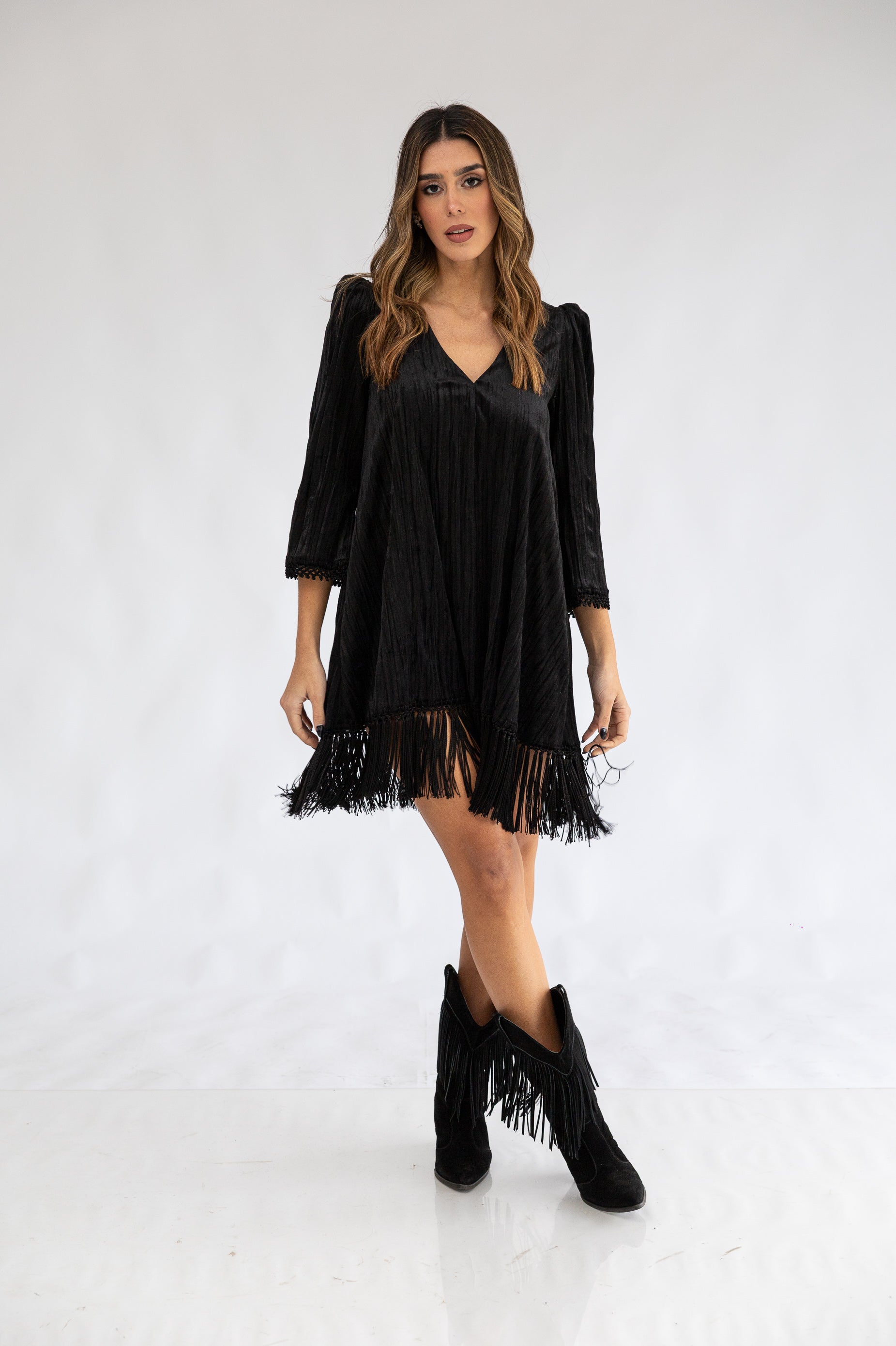 Vestido Corto Con Flecos Y Media Manga  Agostina