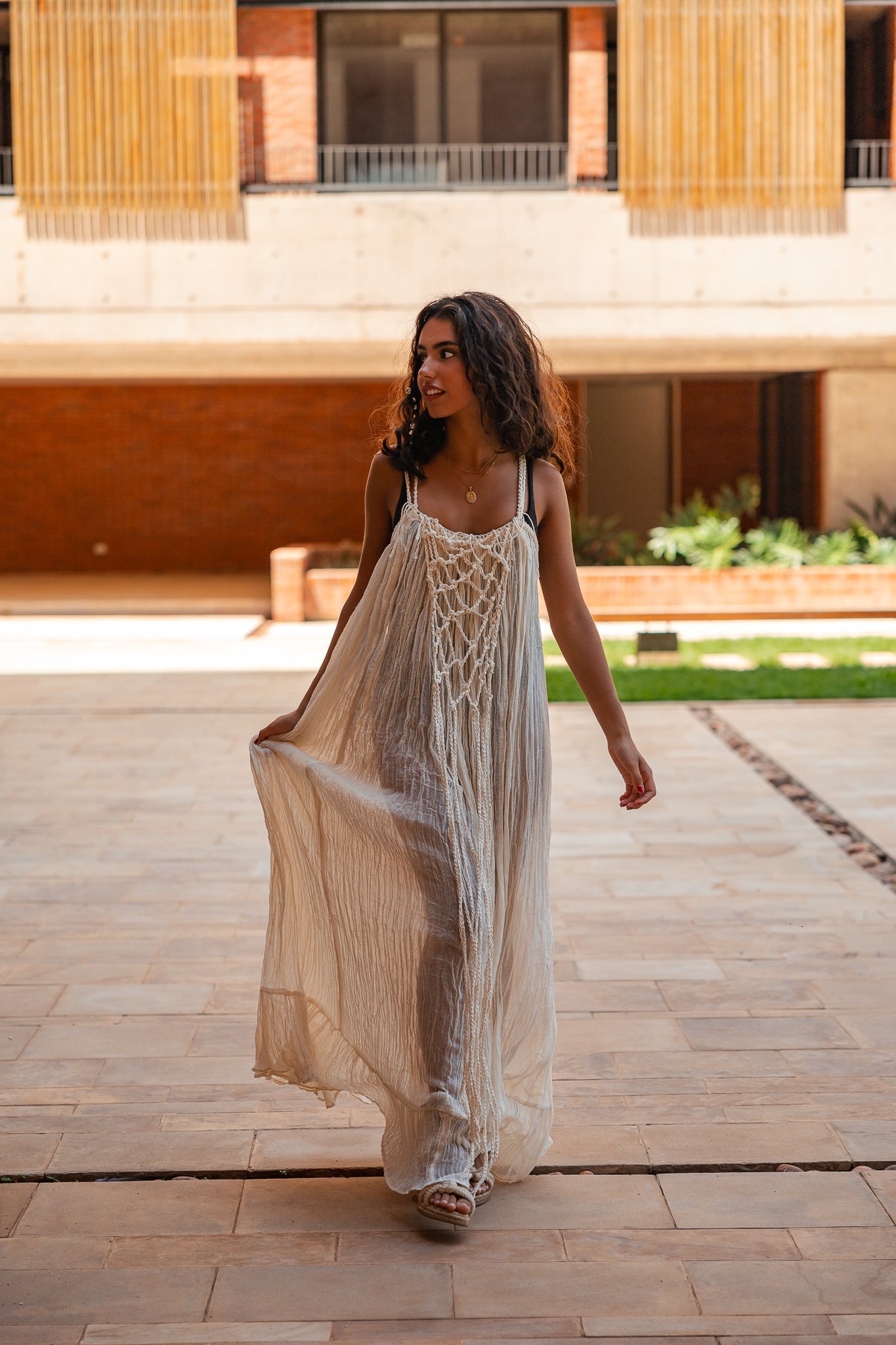 Vestido Amasado Lienzo Halter Con  Tiras Crochet Aurora