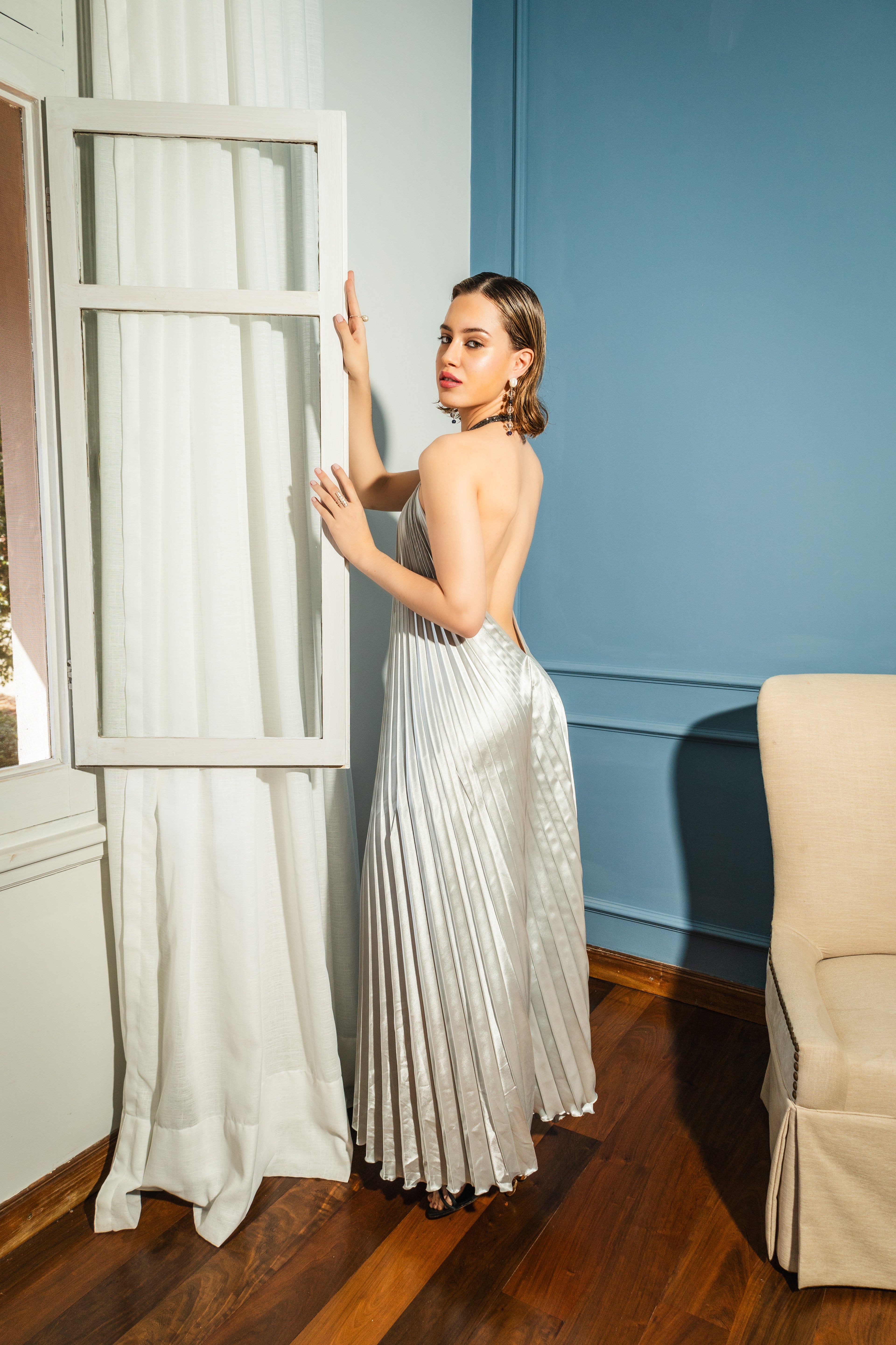 Vestido Halter Saten Plizada Ava