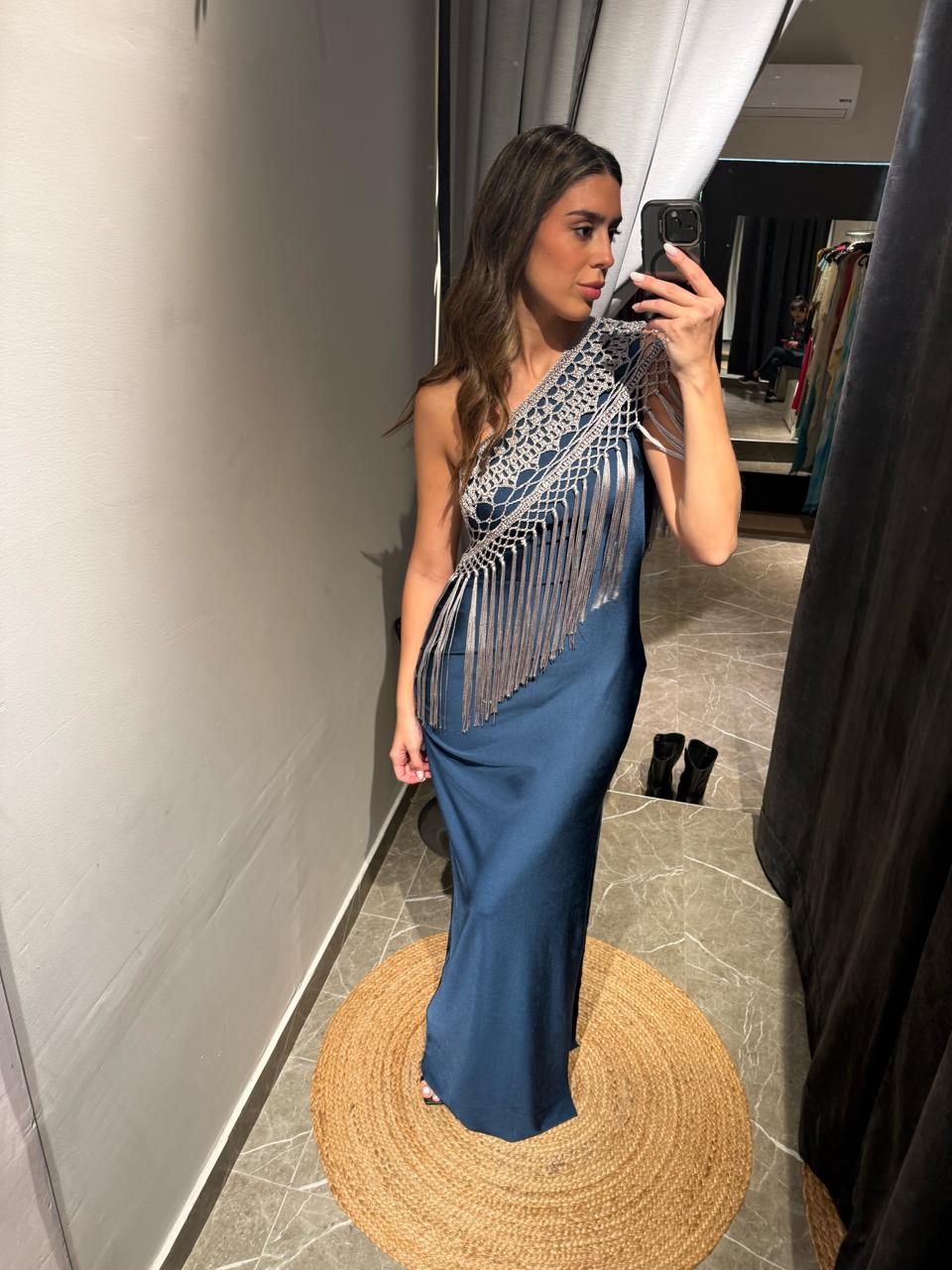 Vestido elastizado con capa de hilos de seda