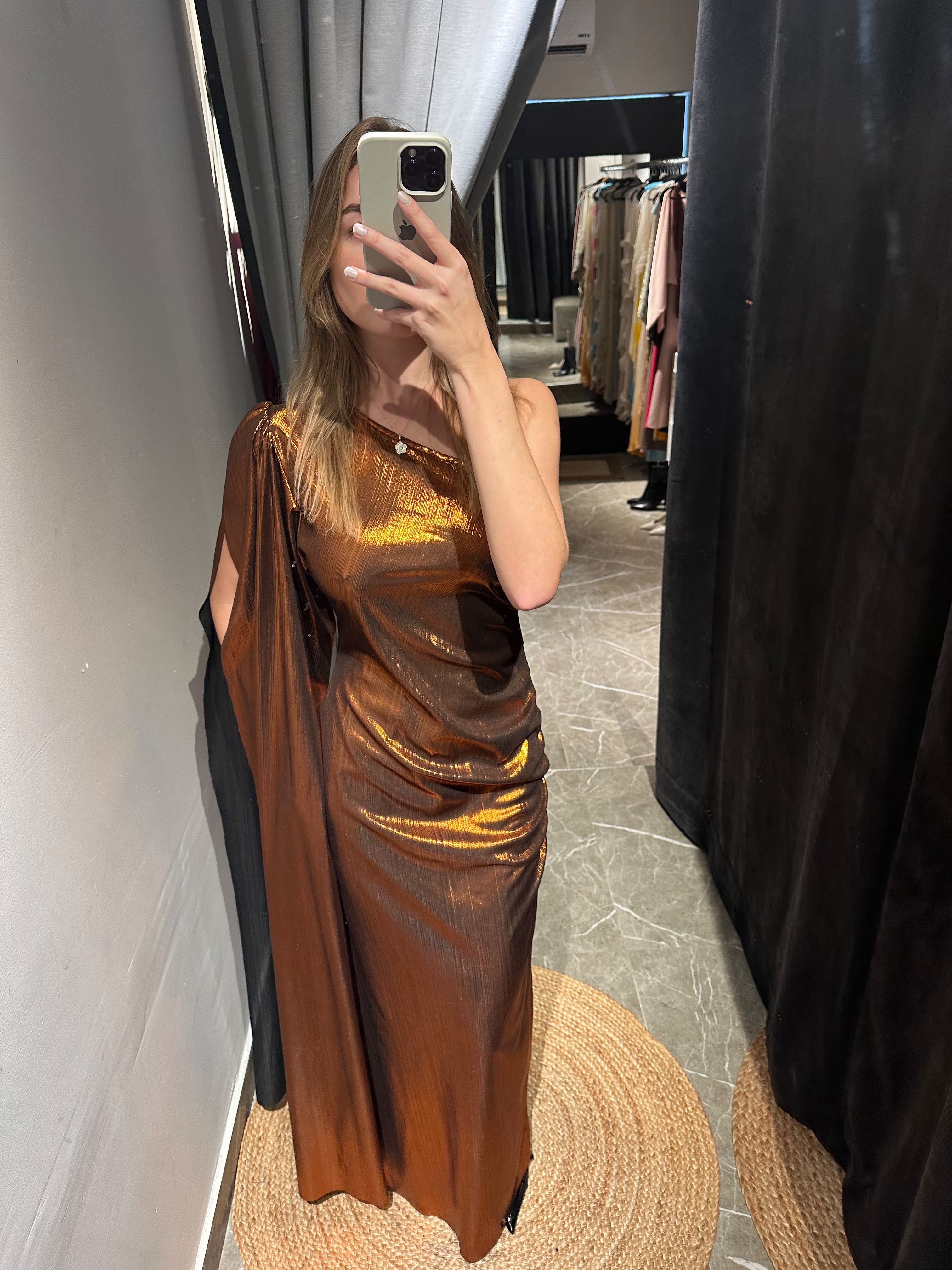 Vestido plisado asimétrico de un hombro